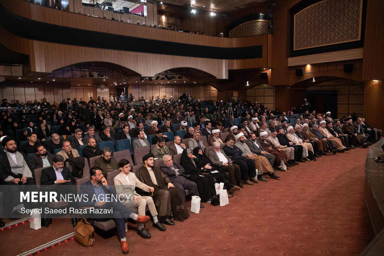 پنجمین همایش سالانه ملی بیانیه گام دوم انقلاب اسلامی صبح  پنجشنبه ۲۳ بهمن‌ماه ۱۴۰۴ با حضور فعالین مردمی و کنش‌گران اجتماعی، سیاسی و فرهنگی در سالن سوره حوزه هنری برگزار شد.
